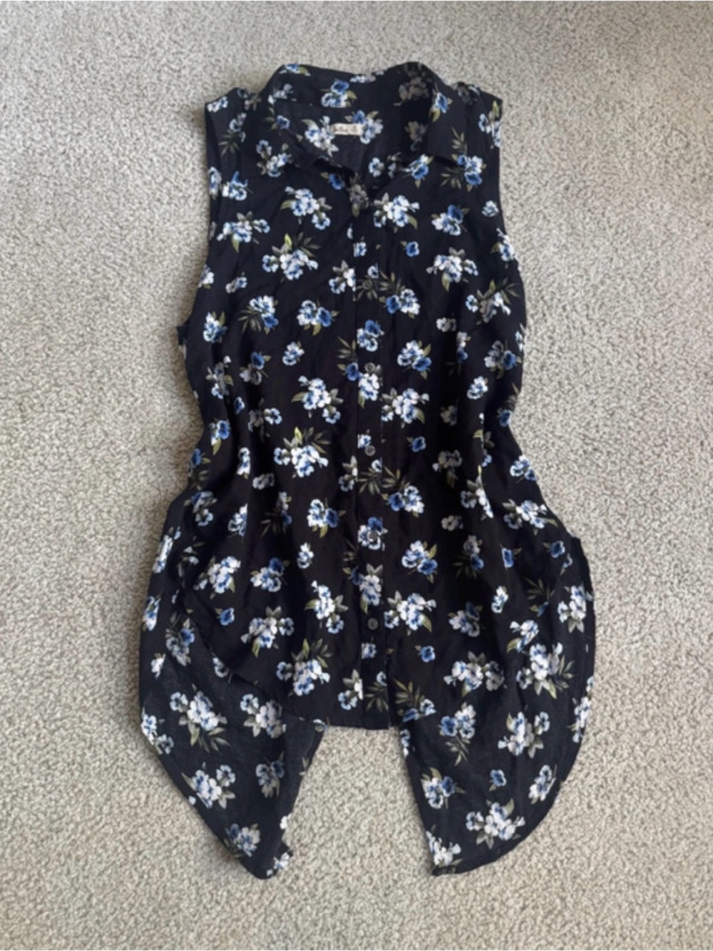 Vintage 2000s y2k Hollister Black Sleeveless Floral Button-Up Blouse open back